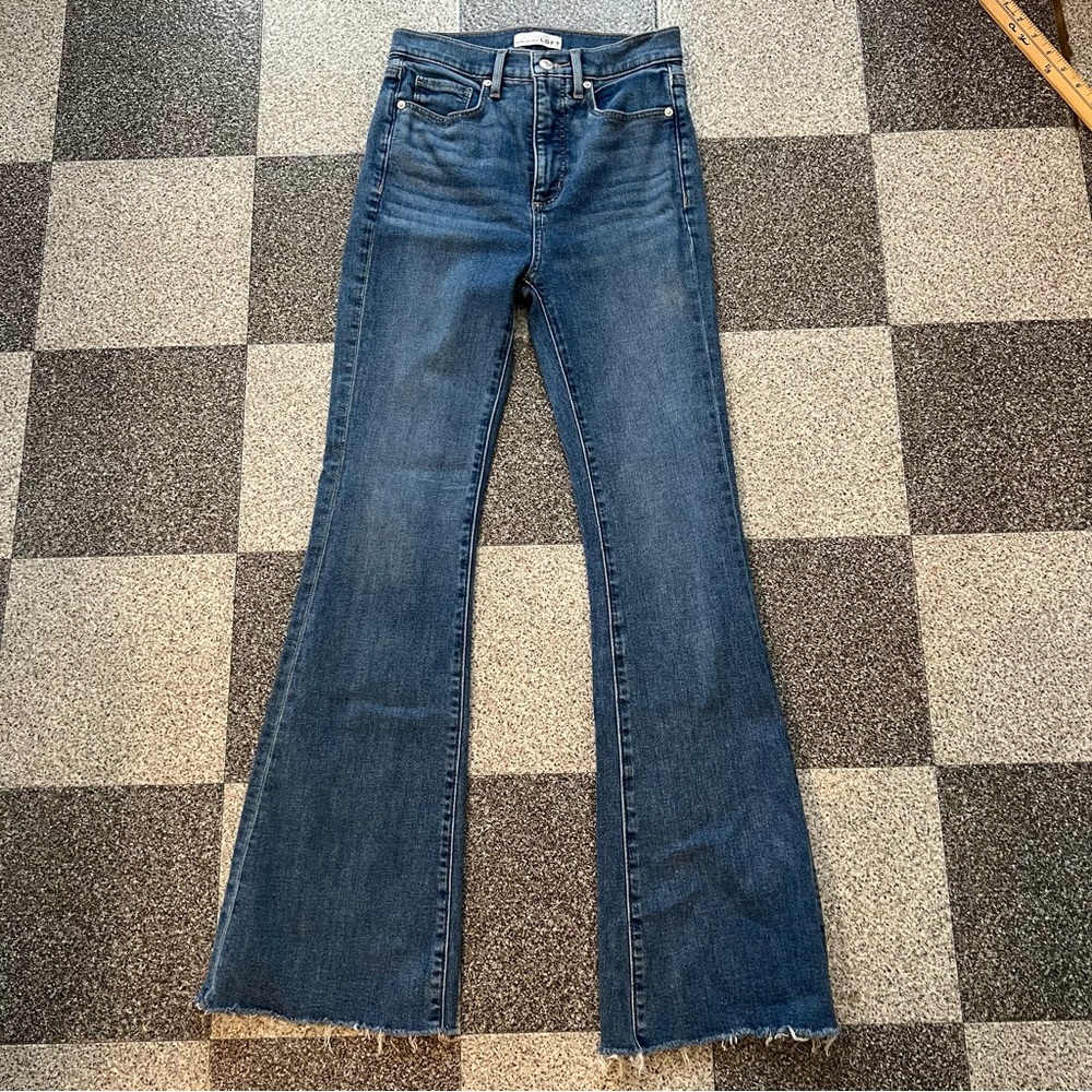 🌸3/$30 LOFT Women's Blue The Slim Flare Jeans- Size 00 - Picture 2 of 10